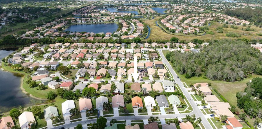 House in Wellington, Florida 3 bedrooms, 145.02 sq.m. № 1118705