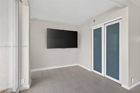 Снять в аренду кондоминиум в Майами-Бич, Флорида 2 спальни, 161м2, № 1987911 - фото 8