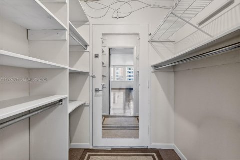 Снять в аренду кондоминиум в Майами-Бич, Флорида 2 спальни, 161м2, № 1987911 - фото 29