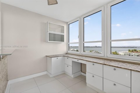 Снять в аренду кондоминиум в Майами-Бич, Флорида 2 спальни, 161м2, № 1987911 - фото 16