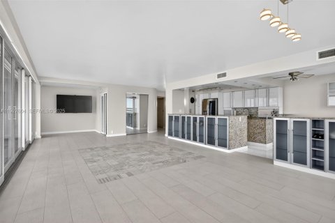 Снять в аренду кондоминиум в Майами-Бич, Флорида 2 спальни, 161м2, № 1987911 - фото 7