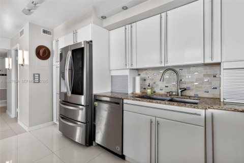 Снять в аренду кондоминиум в Майами-Бич, Флорида 2 спальни, 161м2, № 1987911 - фото 14