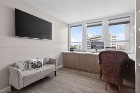 Снять в аренду кондоминиум в Майами-Бич, Флорида 2 спальни, 161м2, № 1987911 - фото 26