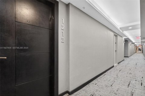 Снять в аренду кондоминиум в Майами-Бич, Флорида 2 спальни, 161м2, № 1987911 - фото 2