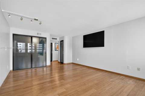 Снять в аренду кондоминиум в Майами-Бич, Флорида 2 спальни, 161м2, № 1987911 - фото 22