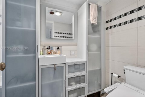 Снять в аренду кондоминиум в Майами-Бич, Флорида 2 спальни, 161м2, № 1987911 - фото 27