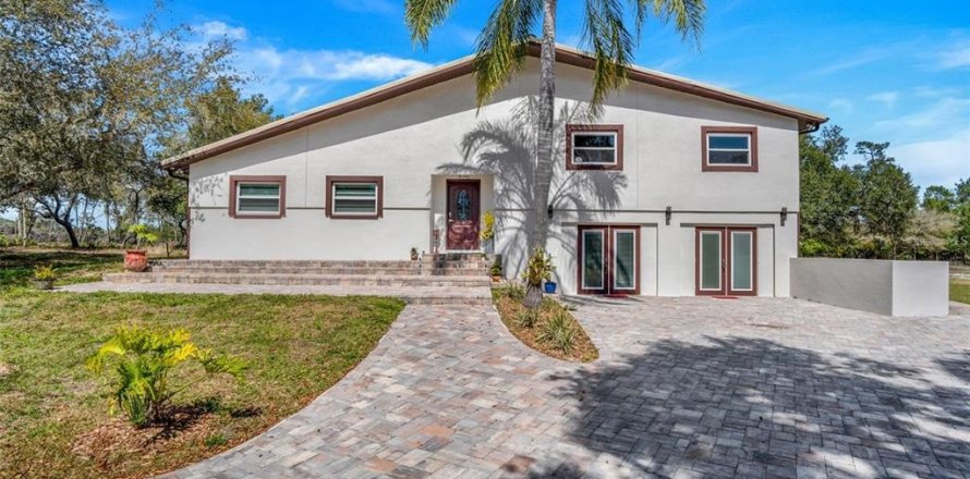 House in Eustis, Florida 6 bedrooms, 377 sq.m. № 1778564