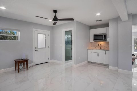 House in Eustis, Florida 6 bedrooms, 377 sq.m. № 1778564 - photo 7