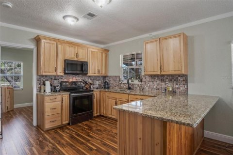 House in Eustis, Florida 6 bedrooms, 377 sq.m. № 1778564 - photo 21