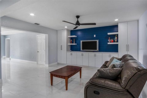 House in Eustis, Florida 6 bedrooms, 377 sq.m. № 1778564 - photo 6