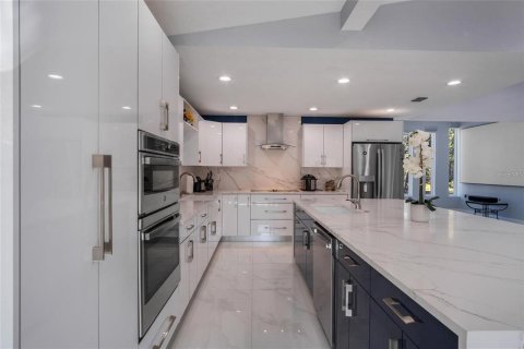 House in Eustis, Florida 6 bedrooms, 377 sq.m. № 1778564 - photo 27