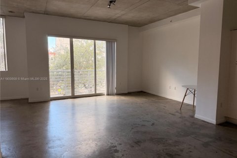 Apartamento en alquiler en Miami, Florida, 1 dormitorio, 71.53 m2 № 1951975 - foto 12