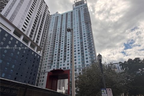 Apartamento en alquiler en Miami, Florida, 1 dormitorio, 71.53 m2 № 1951975 - foto 1