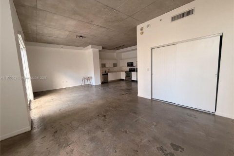 Apartamento en alquiler en Miami, Florida, 1 dormitorio, 71.53 m2 № 1951975 - foto 11