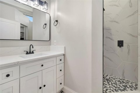 Villa ou maison à louer à Eustis, Floride: 4 chambres, 340.95 m2 № 2288077 - photo 15