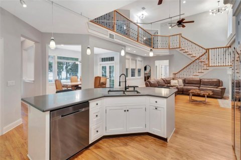 Villa ou maison à louer à Eustis, Floride: 4 chambres, 340.95 m2 № 2288077 - photo 7