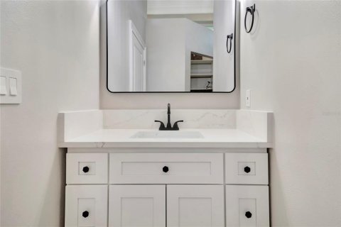Villa ou maison à louer à Eustis, Floride: 4 chambres, 340.95 m2 № 2288077 - photo 19