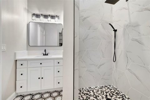 Villa ou maison à louer à Eustis, Floride: 4 chambres, 340.95 m2 № 2288077 - photo 16