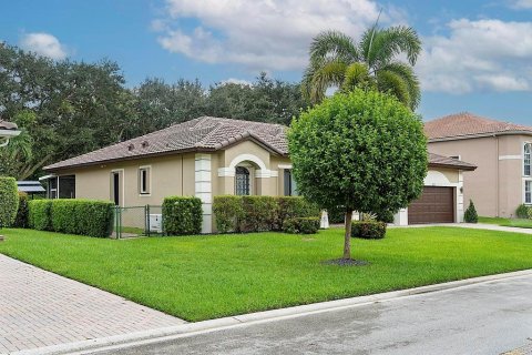 House in Coral Springs, Florida 4 bedrooms, 252.42 sq.m. № 2366056