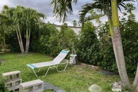 Commercial property in Deerfield Beach, Florida 2 bedrooms, 140.19 sq.m. № 1035978 - photo 1