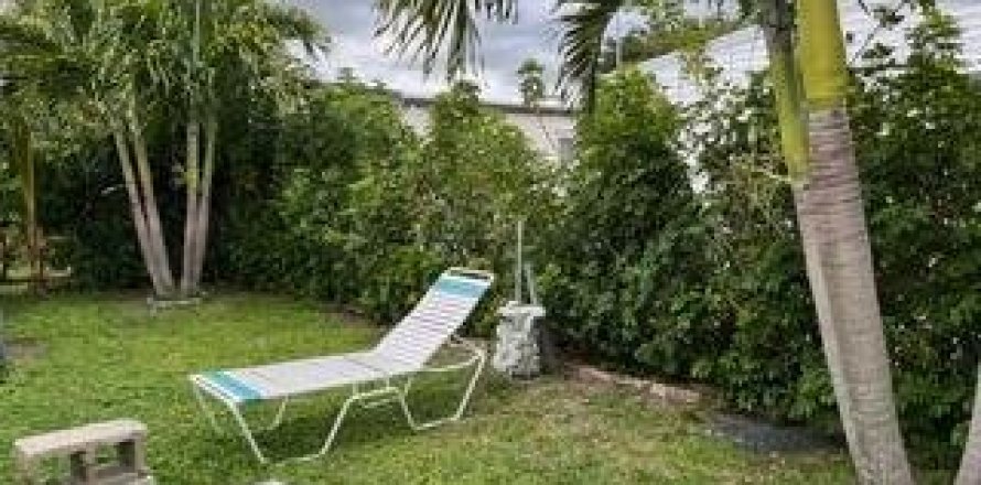 Propiedad comercial en Deerfield Beach, Florida 2 dormitorios, 140.19 m2 № 1035978
