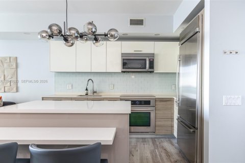 Condominio en alquiler en Miami, Florida, 2 dormitorios, 92.62 m2 № 1997746 - foto 14