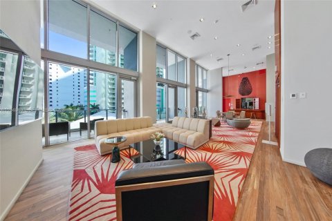 Condominio en alquiler en Miami, Florida, 2 dormitorios, 92.62 m2 № 1997746 - foto 25