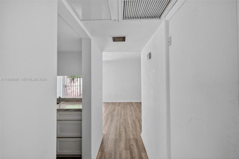 Купить таунхаус в Майами-Гарденс, Флорида 3 спальни, 109.44м2, № 2021046 - фото 11