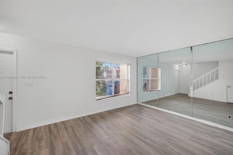 Купить таунхаус в Майами-Гарденс, Флорида 3 спальни, 109.44м2, № 2021046 - фото 10