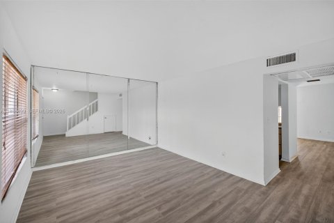 Купить таунхаус в Майами-Гарденс, Флорида 3 спальни, 109.44м2, № 2021046 - фото 6