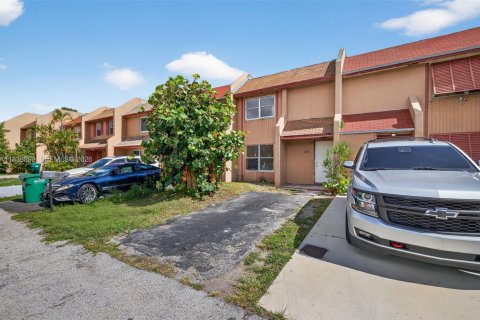 Купить таунхаус в Майами-Гарденс, Флорида 3 спальни, 109.44м2, № 2021046 - фото 5