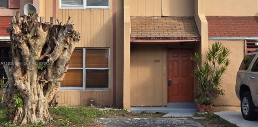 Таунхаус в Майами-Гарденс, Флорида 3 спальни, 109.44м2 № 2021046