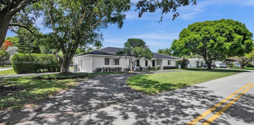 Дом в Пальметто-Бей, Флорида 4 спальни, 207.54м2 № 1938955