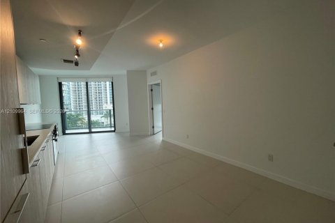 Condominio en venta en Miami, Florida, 1 dormitorio, 69.31 m2 № 2424447 - foto 3