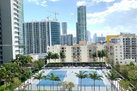 Condominio en venta en Miami, Florida, 1 dormitorio, 69.31 m2 № 2424447 - foto 2