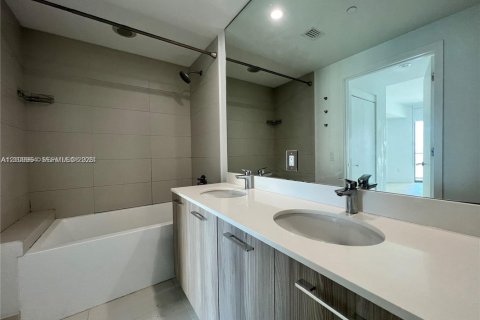 Condominio en venta en Miami, Florida, 1 dormitorio, 69.31 m2 № 2424447 - foto 13