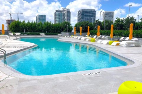 Condominio en venta en Miami, Florida, 1 dormitorio, 69.31 m2 № 2424447 - foto 19