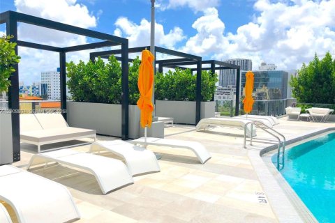 Condominio en venta en Miami, Florida, 1 dormitorio, 69.31 m2 № 2424447 - foto 20