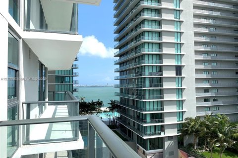 Condominio en Miami, Florida, 1 dormitorio  № 2424447
