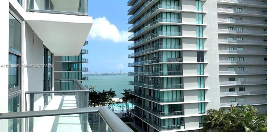 Condominio en Miami, Florida, 1 dormitorio  № 2424447