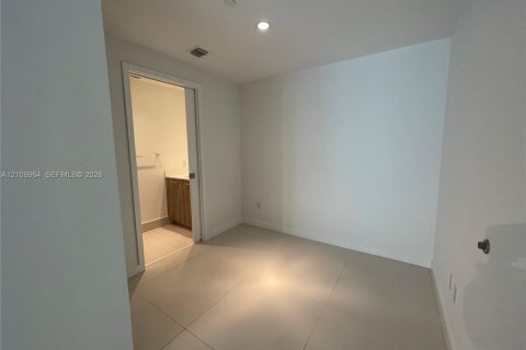 Condominio en venta en Miami, Florida, 1 dormitorio, 69.31 m2 № 2424447 - foto 14