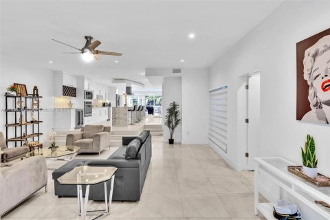 Casa en venta en Miami, Florida, 4 dormitorios № 1729758 - foto 19