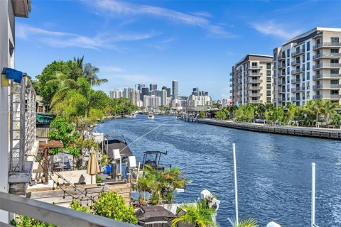 Casa en venta en Miami, Florida, 4 dormitorios № 1729758 - foto 6