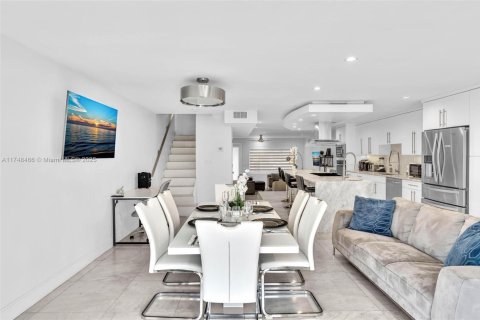 Casa en venta en Miami, Florida, 4 dormitorios № 1729758 - foto 17
