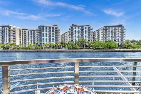 Casa en venta en Miami, Florida, 4 dormitorios № 1729758 - foto 4