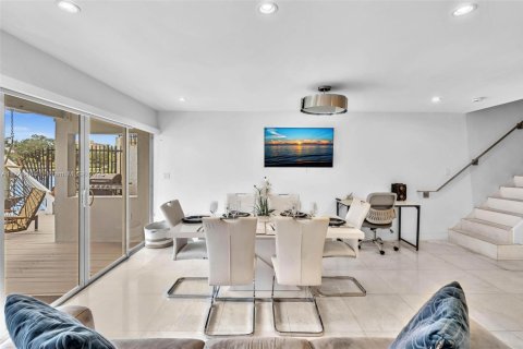 Casa en venta en Miami, Florida, 4 dormitorios № 1729758 - foto 15
