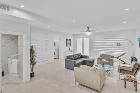 Casa en venta en Miami, Florida, 4 dormitorios № 1729758 - foto 20