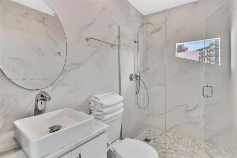 Casa en venta en Miami, Florida, 4 dormitorios № 1729758 - foto 30