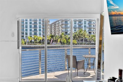 Casa en venta en Miami, Florida, 4 dormitorios № 1729758 - foto 5