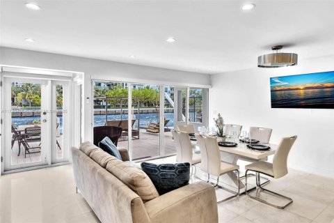 Casa en venta en Miami, Florida, 4 dormitorios № 1729758 - foto 14